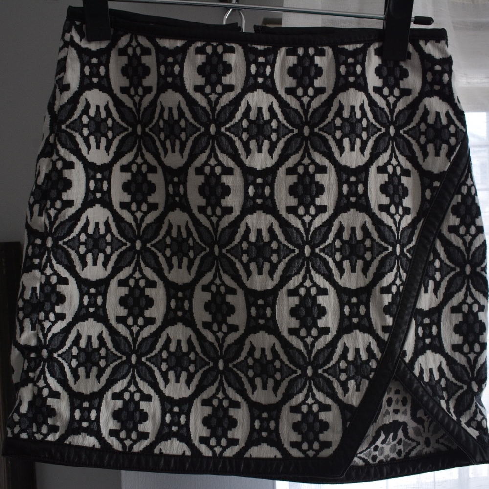 Express Black/White Mini Skirt
